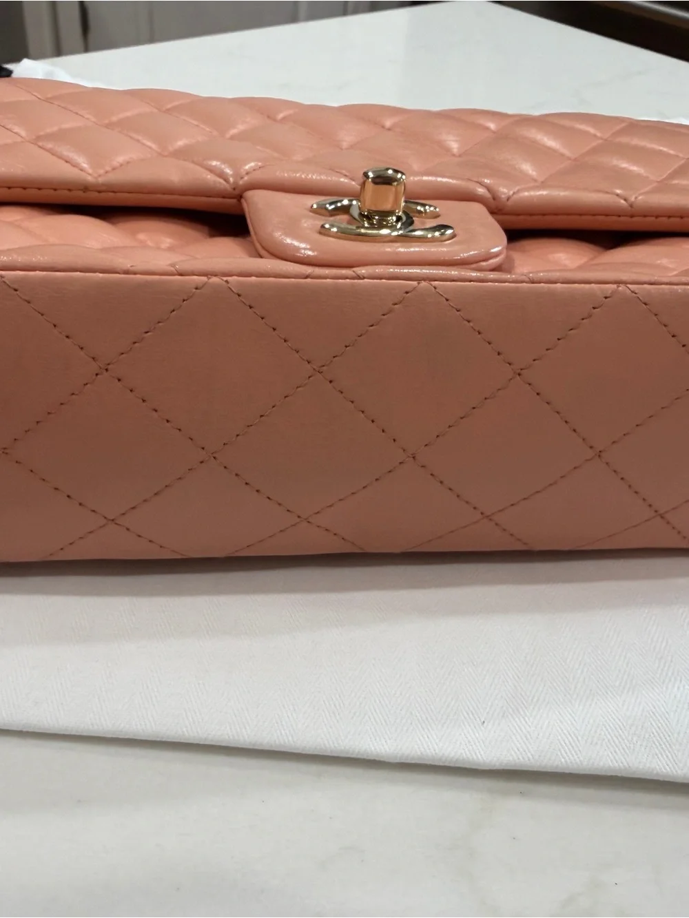 CHANEL elegant quilted